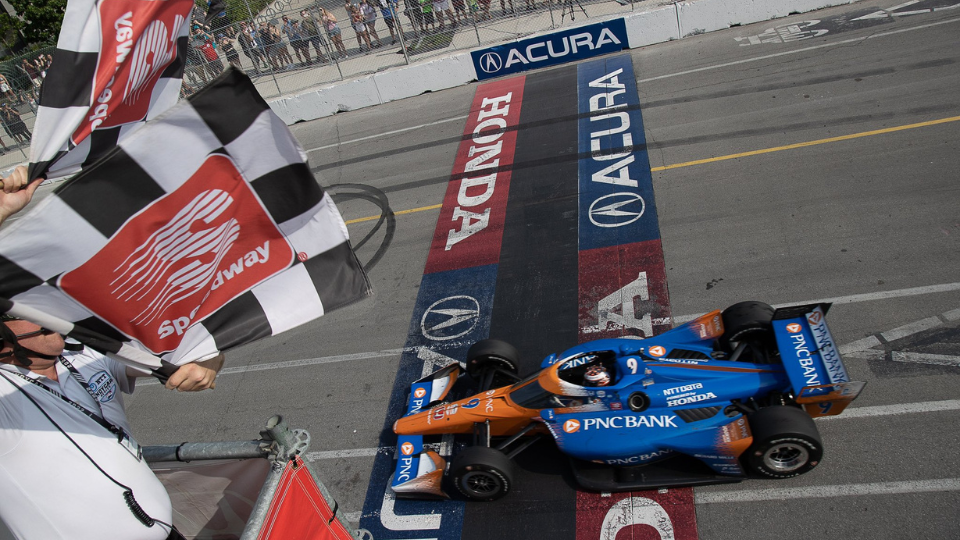 Dixon ends drought, ties Mario with commanding Toronto win