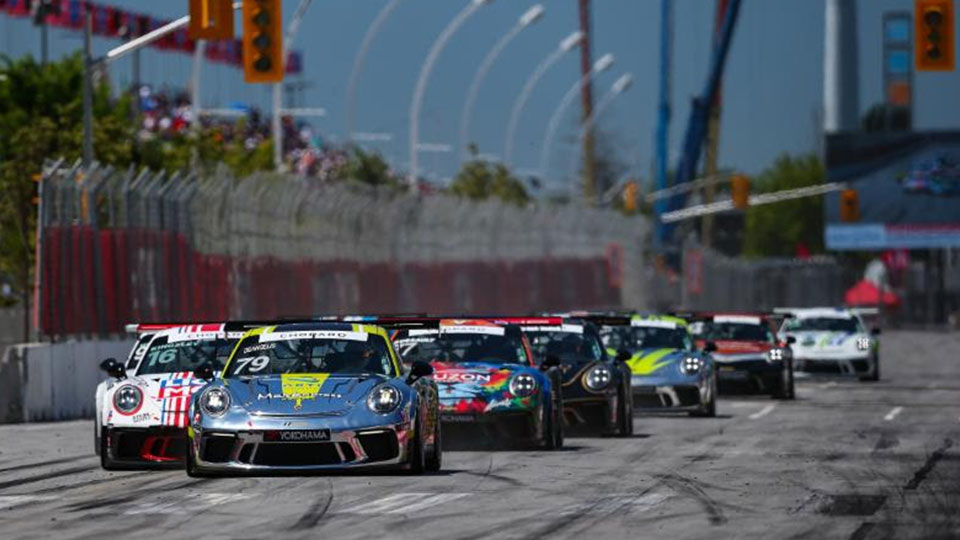 Roman De Angelis leads the field at the Honda Indy Toronto